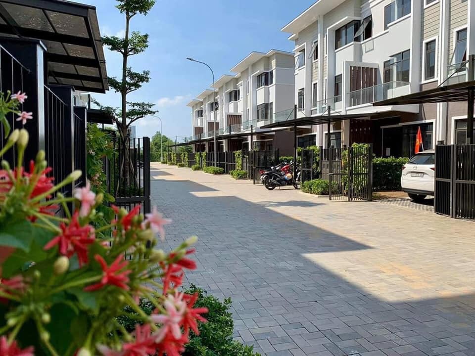 Thực tế nhà phố Valora Island khu Mizuki Park