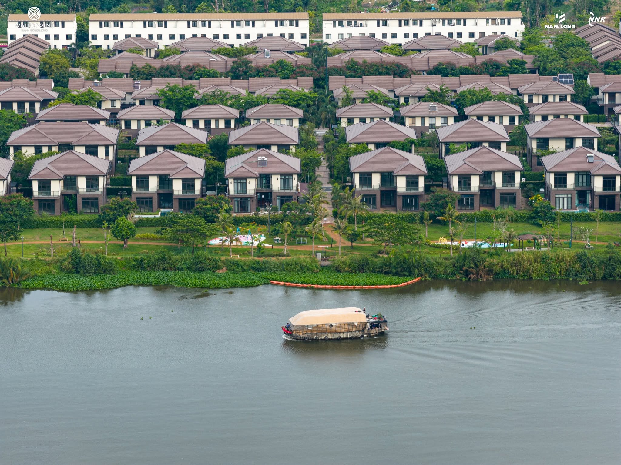 biet-thu-song-waterpoint-nam-long.jpg
